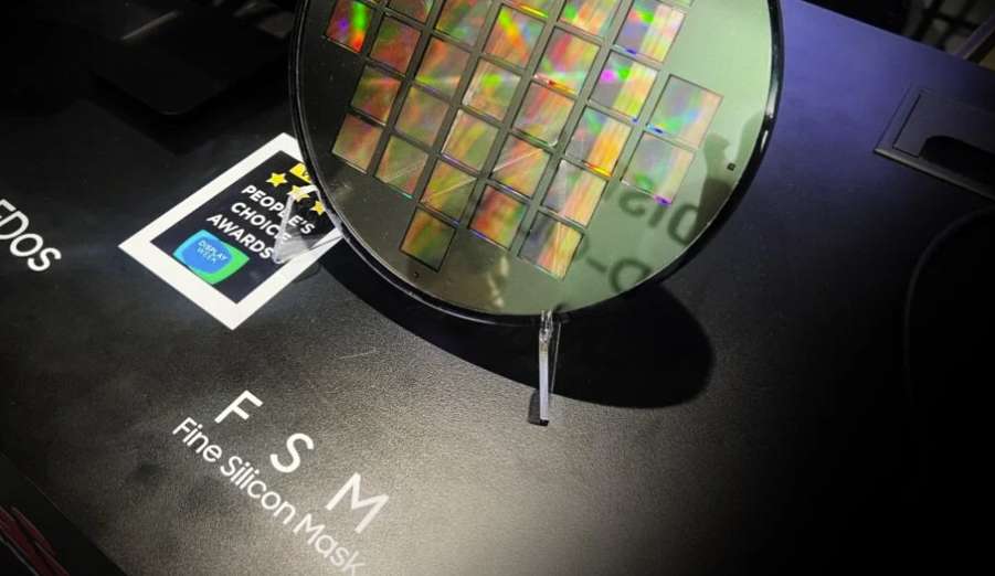 三星eMagin展示3500 ppi像素密度AR/VR uOLED显示屏