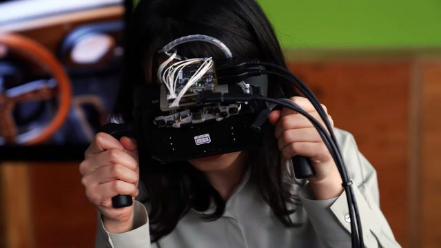 索尼展示单眼4K Micro-OLED显示VR头显原型