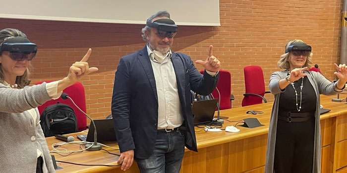 意大利那不勒斯费德里科二世大学试点HoloLens 2混合现实教学