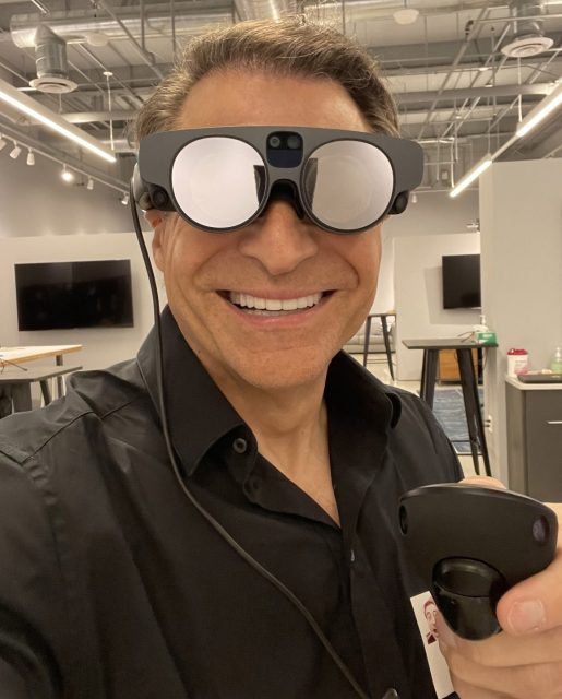 Magic Leap 2真机图流出，控制器配备多个摄像头，或支持独立内向外追踪
