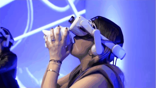 其他艺术家展示VR美食品尝装置