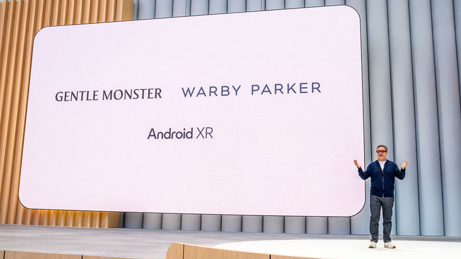 AI眼镜谷歌发布Q2财报，提及AI眼镜乐观趋势