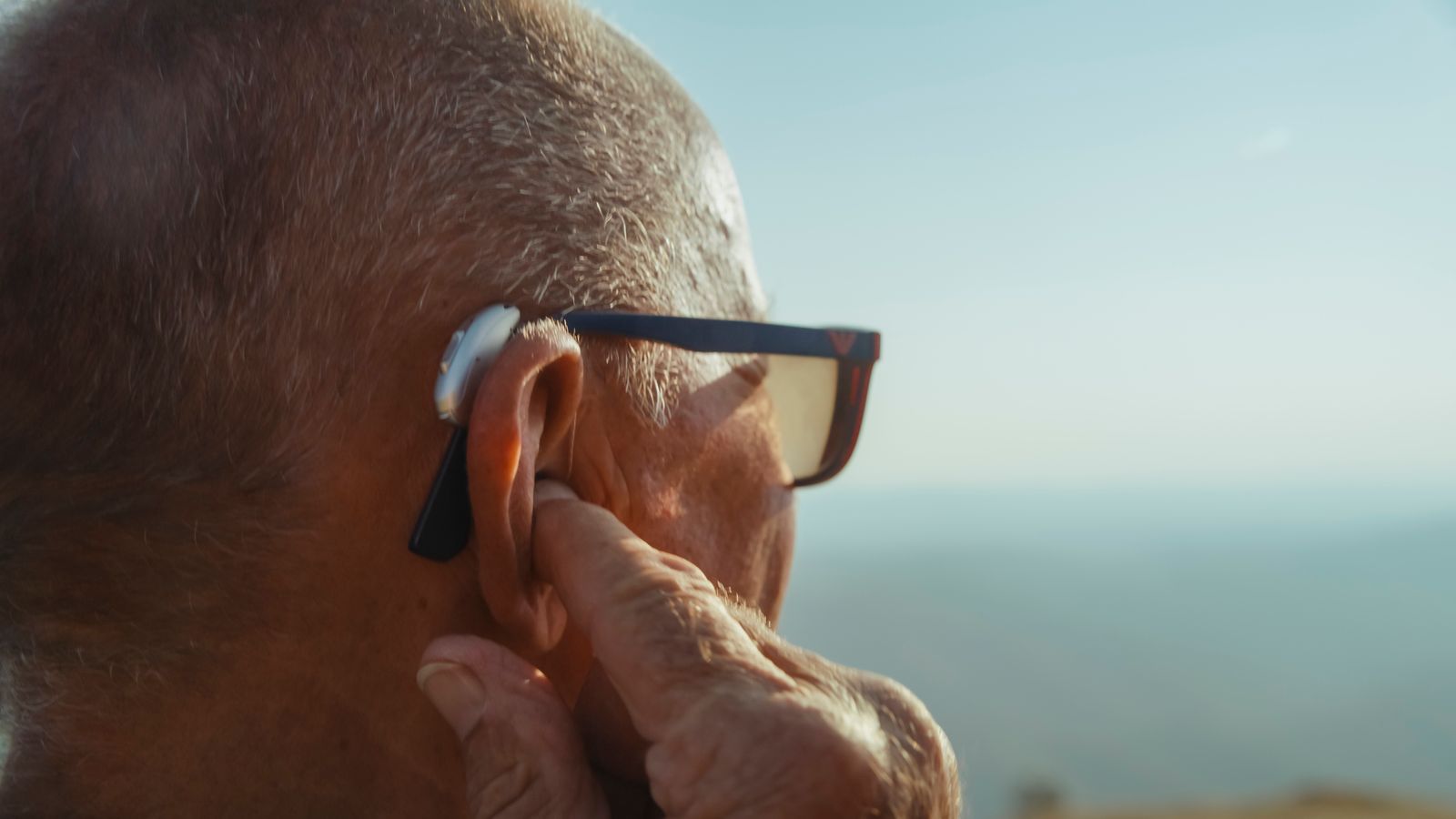 AI眼镜英国赫瑞瓦特大学正在开展助听AI眼镜项目研究