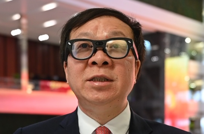 AI眼镜AI眼镜火到两会，雷鸟硬核出圈