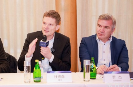 AI眼镜超60万片AR晶圆出货量，对话肖特中国吴敏：AR眼镜已跨越60分及格线