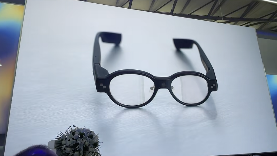 最新资讯单绿色AR显示，老板电器发布AI烹饪眼镜