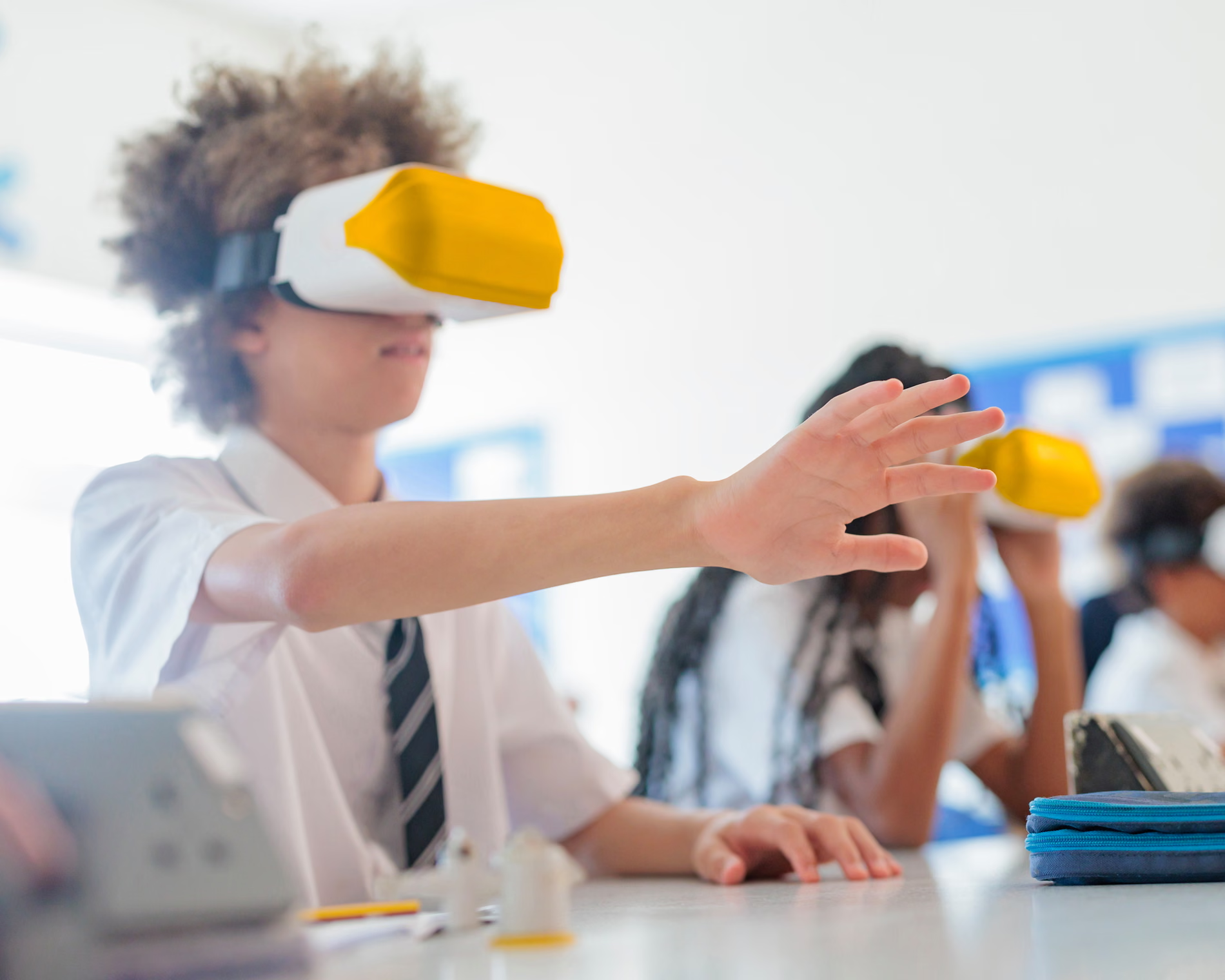 XR行业应用案例集伦敦学校试点VR技术缓解学生压力