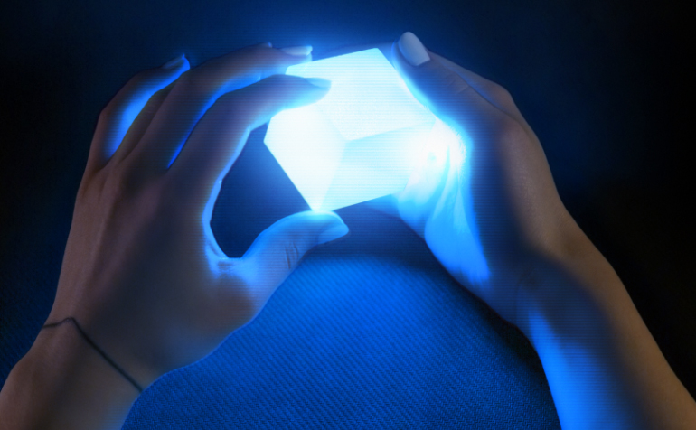 微软展示HoloLens 2全新超逼真自然全息图交互，用手拿、推、扔、抓等等