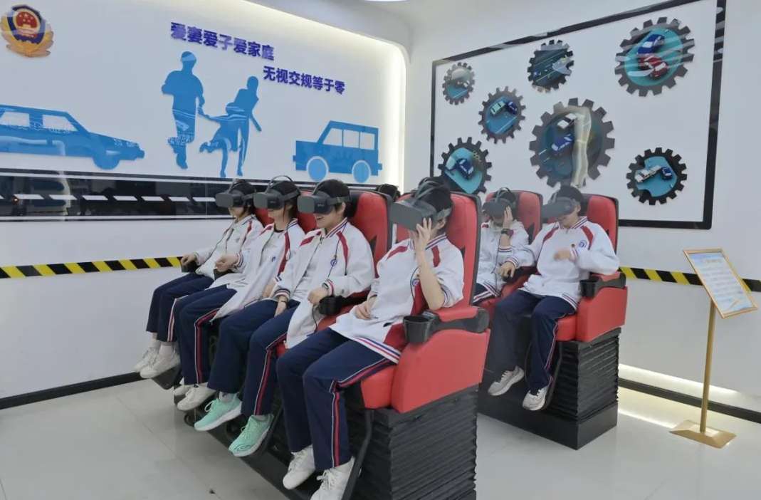 戴上PICO学交规，十堰高职开展沉浸式警示教育