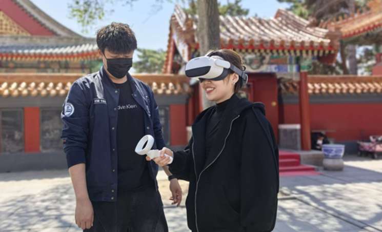 哈尔滨文庙引入PICO头显，游客原地俯瞰仿清宫式建筑群