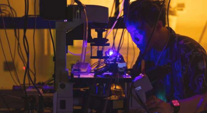 映维日报：研究员破解MicroLED定向发射难题，Meta提出空间感知实时智能体化身