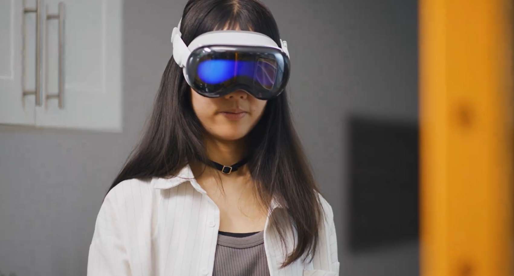 英伟达用Apple Vision Pro训练人形机器人