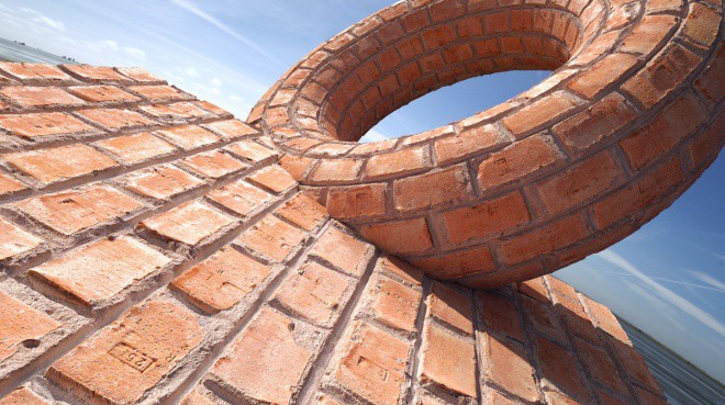 christoph-schindelar-brick-wall-03-donut