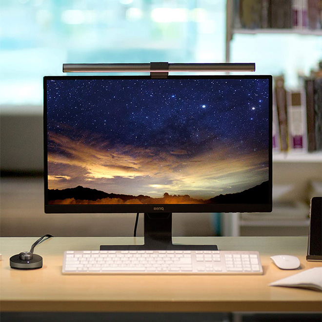 BenQ ScreenBar Plus 评测 – 体验了这款护眼又时尚的桌面灯！