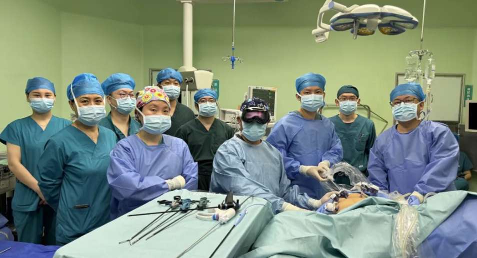 吉大三院用Apple Vision Pro辅助完成腹腔镜乙状结肠癌根治术