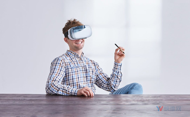 沃尔玛：接受VR培训后，员工测试分比传统教学多出15％