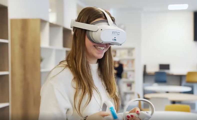 比利时15万学生通过PICO VR头显接受职场沟通技能培训​​