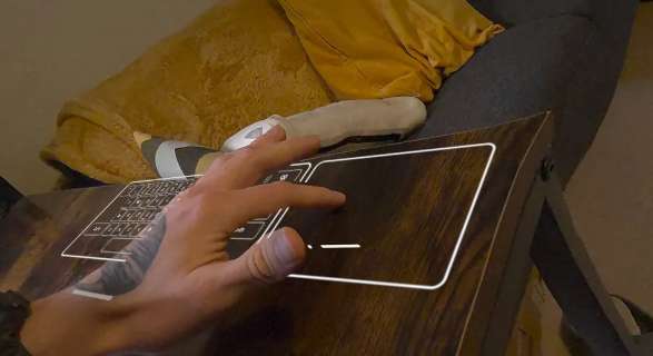 实测Meta Quest 3将任何表面变成虚拟键盘：未来感十足，但手指有点受罪