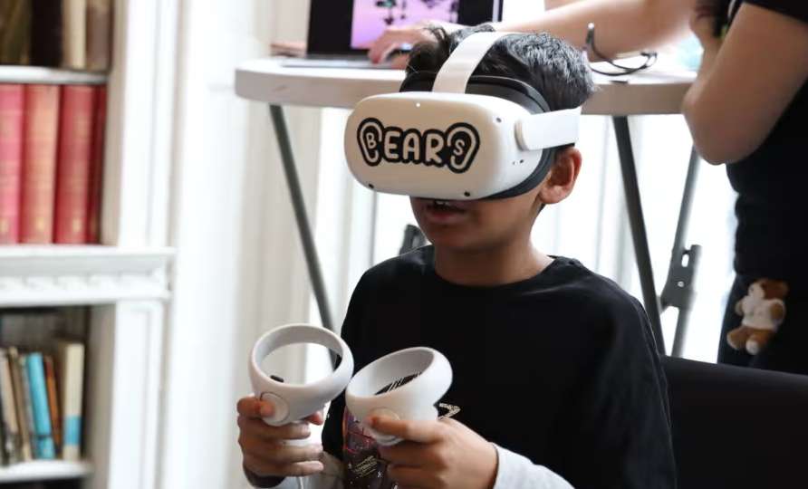 英国科学家用VR游戏为听力障碍儿童提高声音定位能力