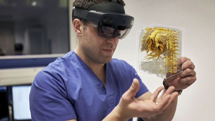 埃尔兰根大学医院基于HoloLens 2 + 西门子医疗进行人体器官解剖渲染，助力心脏手术实施