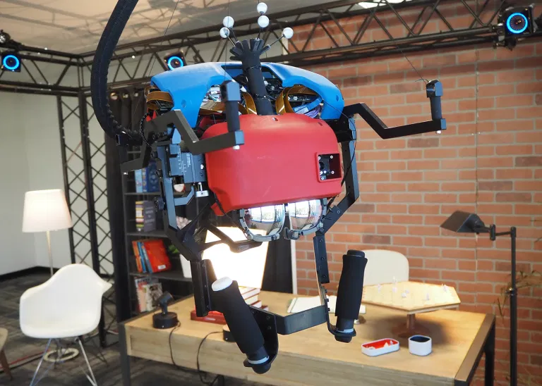 深度体验：EyeWay Vision注视点激光束扫描显示器