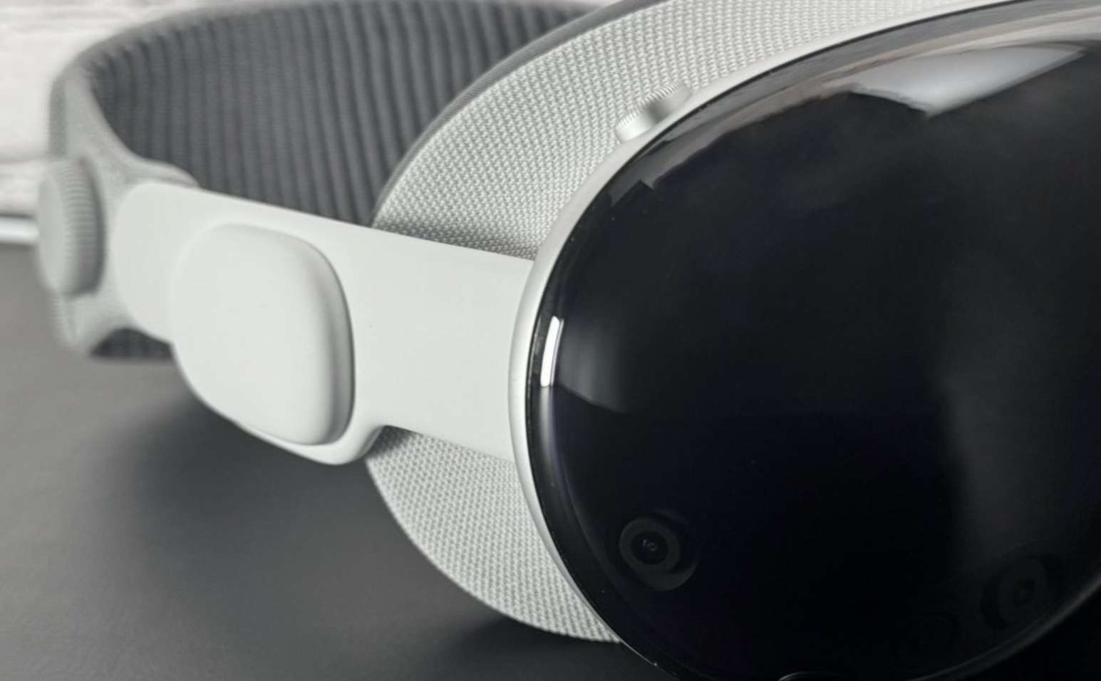 苹果示例项目文档表明已经在开发visionOS 3.0
