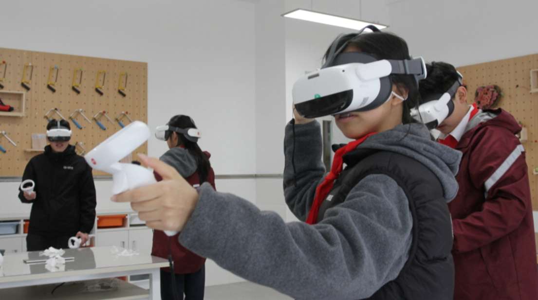 上海普陀区中小学用大朋VR、PICO头显培训安全教育