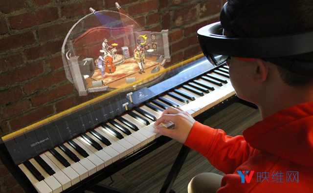 HoloLens开发者竞赛大奖，这款AR应用教你如何弹钢琴