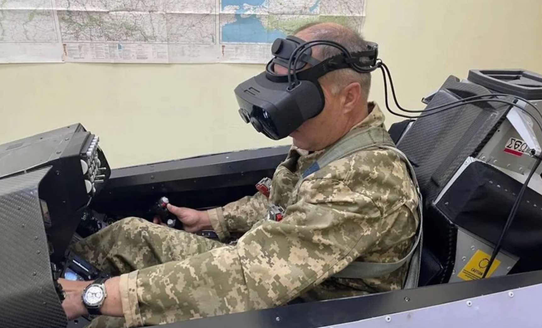 Varjo向乌克兰交付F16战斗机MR模拟器培训飞行员