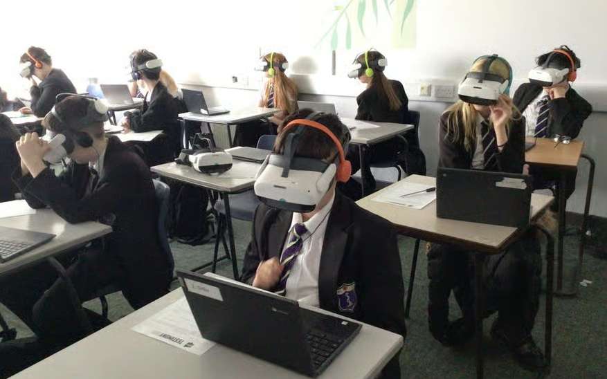 英国学生用PICO“亲历”历史，与二战幸存者对话