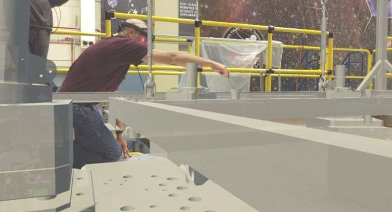 NASA用微软HoloLens来加速航天飞船的建造