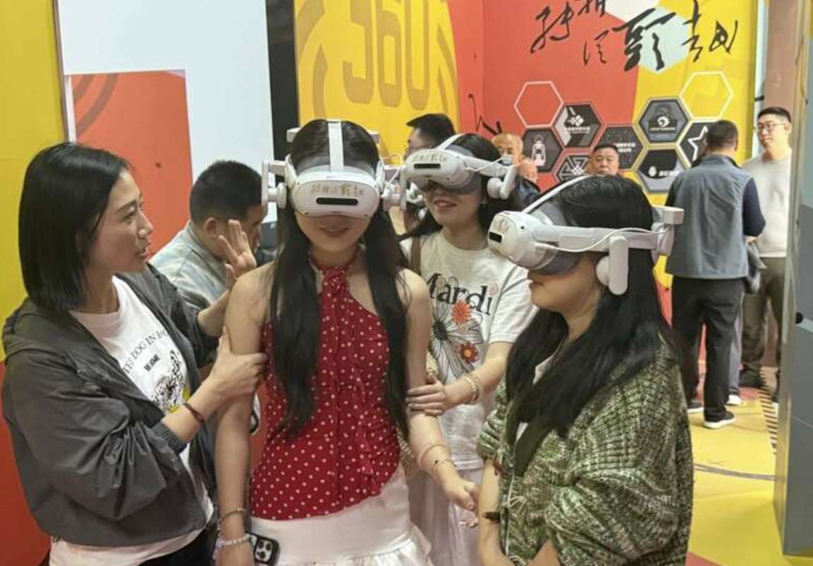 采用PICO头显，遵义会议纪念馆五一启动《转折·从头越》VR展