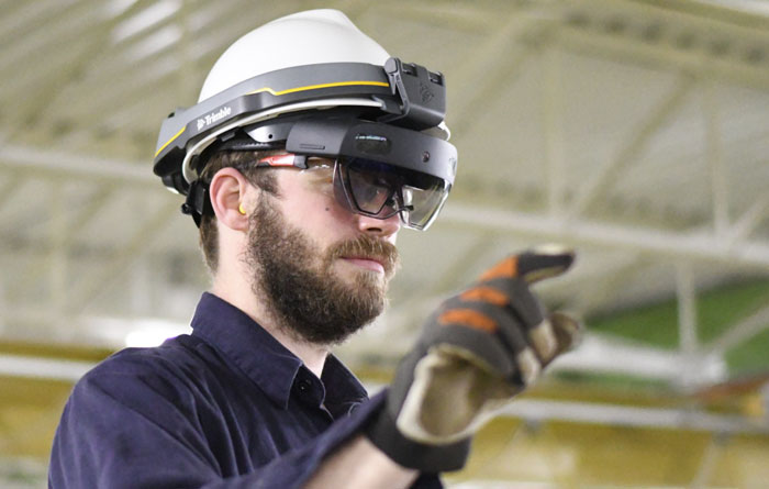 加拿大林业集团采用HoloLens 2为锯木工厂提供远程技术服务