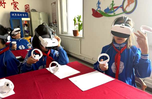 PICO赋能微观探索，呼和浩特学生沉浸式体验微生物世界