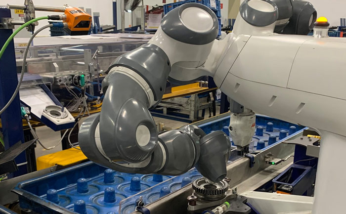 伊顿用HoloLens 2 +Dynamics 365助力公司节省运营成本，提高运营效率