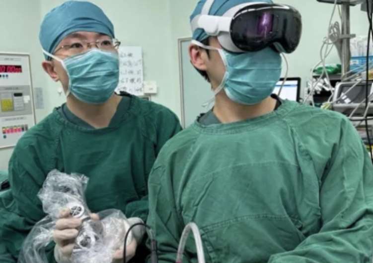 北京大学人民医院用Vision Pro辅助完成胸腔镜肺癌根治术