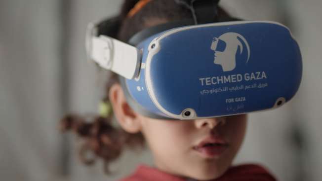 暂时忘却战争阴影，VR技术为加沙受伤儿童提供心理疗愈