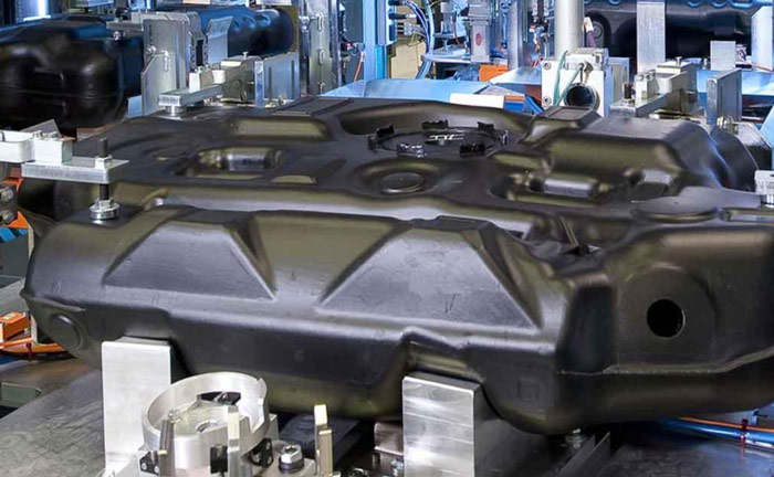 汽车制造巨头Kautex用HoloLens 2 + Dynamics 365构建远程维护维修平台