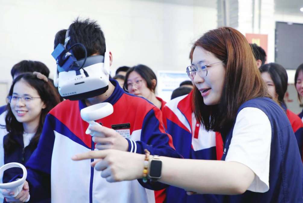 福建地震局启用PICO VR地震逃生训练系统，学生沉浸式掌握应急避险技能