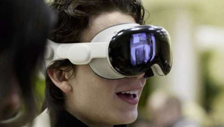 传Vision Pro大众版10月定型，重400克，供应链将按千万量级备货