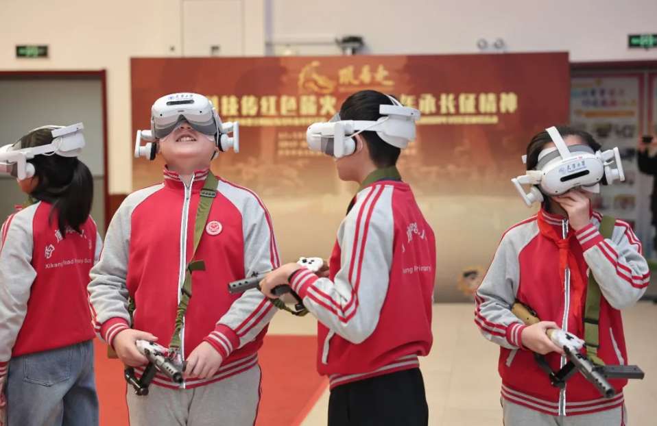 纪念长征胜利90周年，天津小学生用PICO上了一堂VR思政课