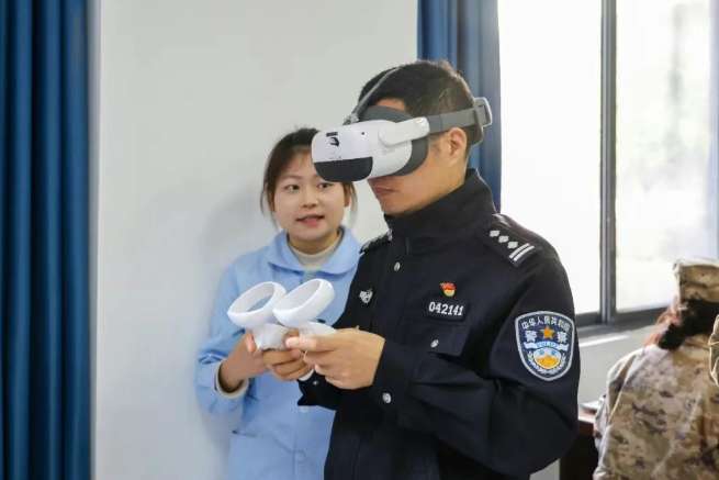 睡个好觉提状态，峨眉公安干警用PICO头显减压助眠