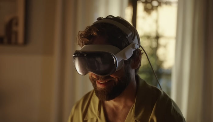 彭博社：多名体验者反馈Vision Pro太厚重，部分经历了晕动症