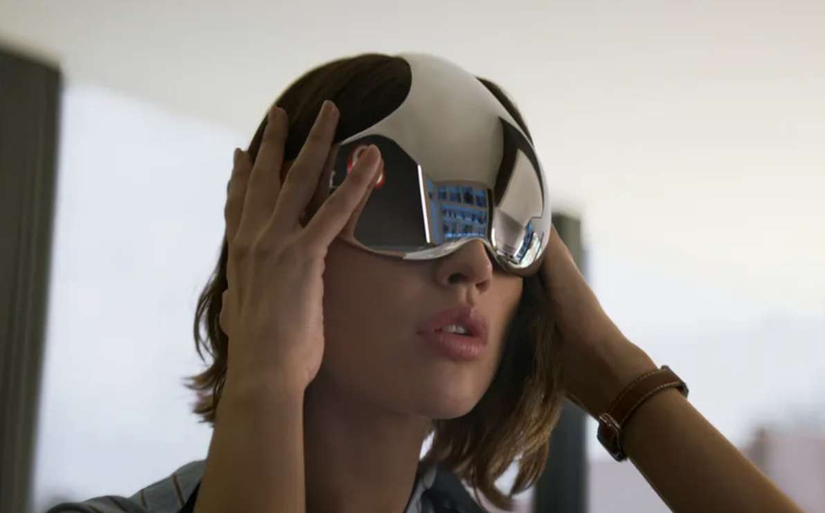 Netflix热播剧《三体》展示了一款非常酷炫的XR头显设备