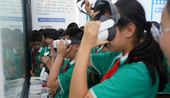 PICO赋能普法教育，四川德阳师生沉浸式体验“法润童心”