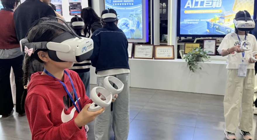 戴上PICO进“火场”，常州小学生用VR学厨房消防